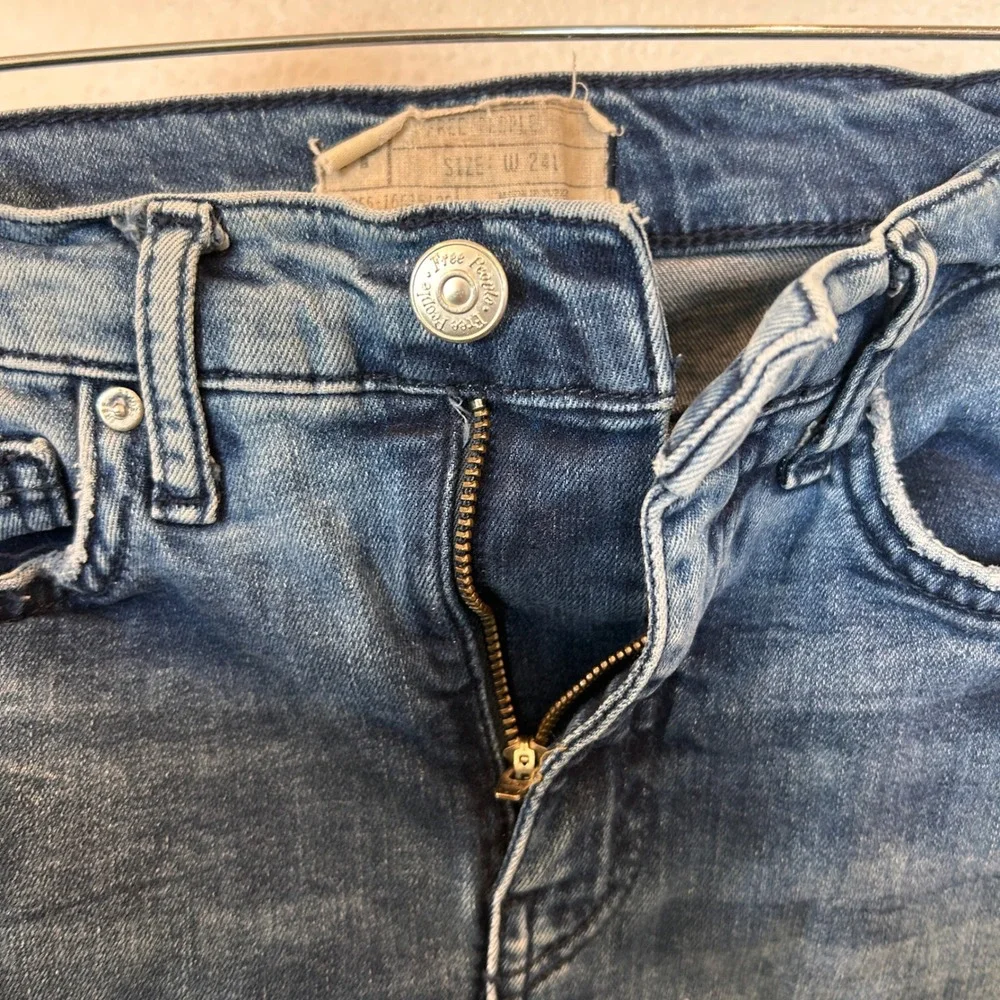Free People Distressed Skinny Jeans Blue Medium Wash Knee Ripped Raw Hem 24